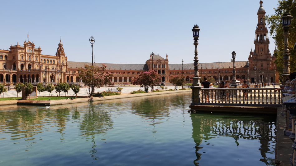 Tapas, Beach, Erasmus parties…and a little bit of studying