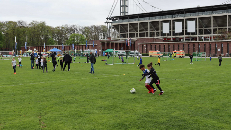 Meine ersten zwei Veranstaltungen: Trophy Tour und Grundschulfestival 